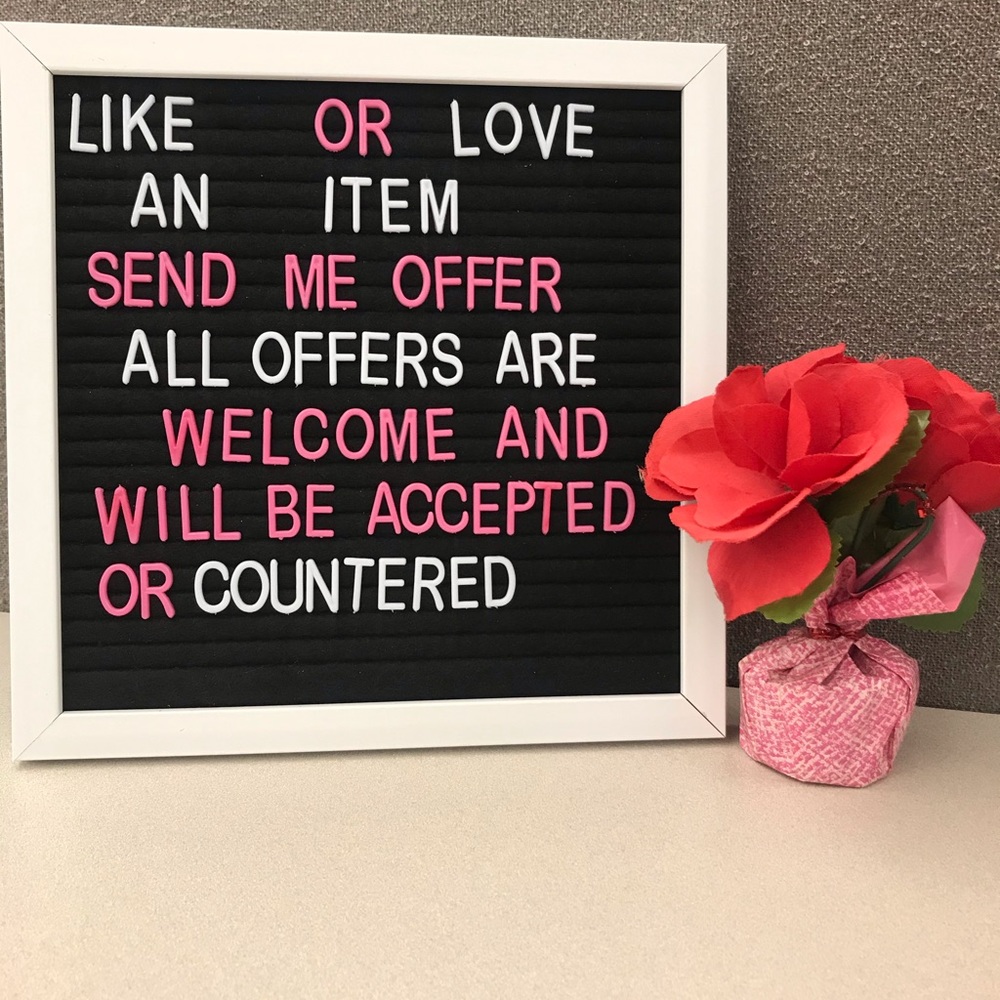 CLOSET NEWS 🗞 ALL OFFERS WILL BE CONSIDERED! MAKE ME AN OFFER